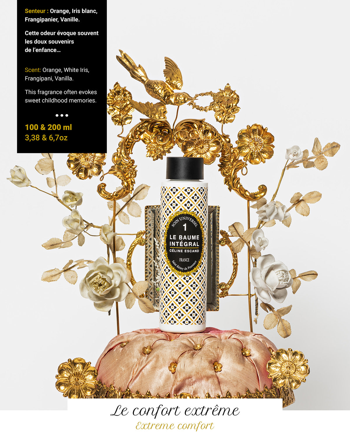 Flacon n°1 du Baume Intégral Céline Escand, soin universel bio parfumé à l’orange, iris blanc, frangipanier et vanille, présenté sur fond orné de fleurs et d’oiseaux dorés.